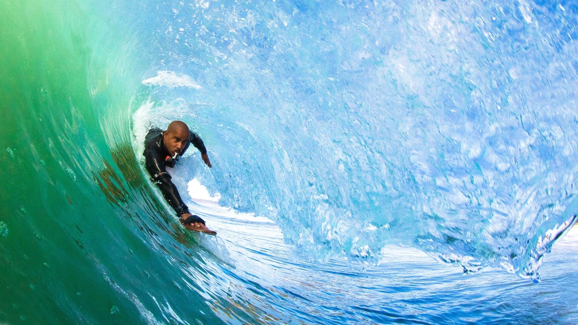 Bodysurfing with a POD Handboard